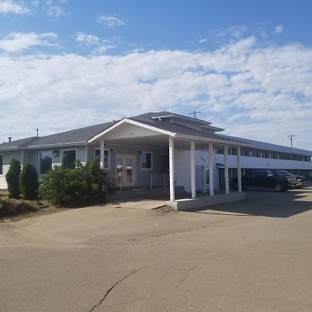 Super 8 By Wyndham Smoky Lake Exterior foto