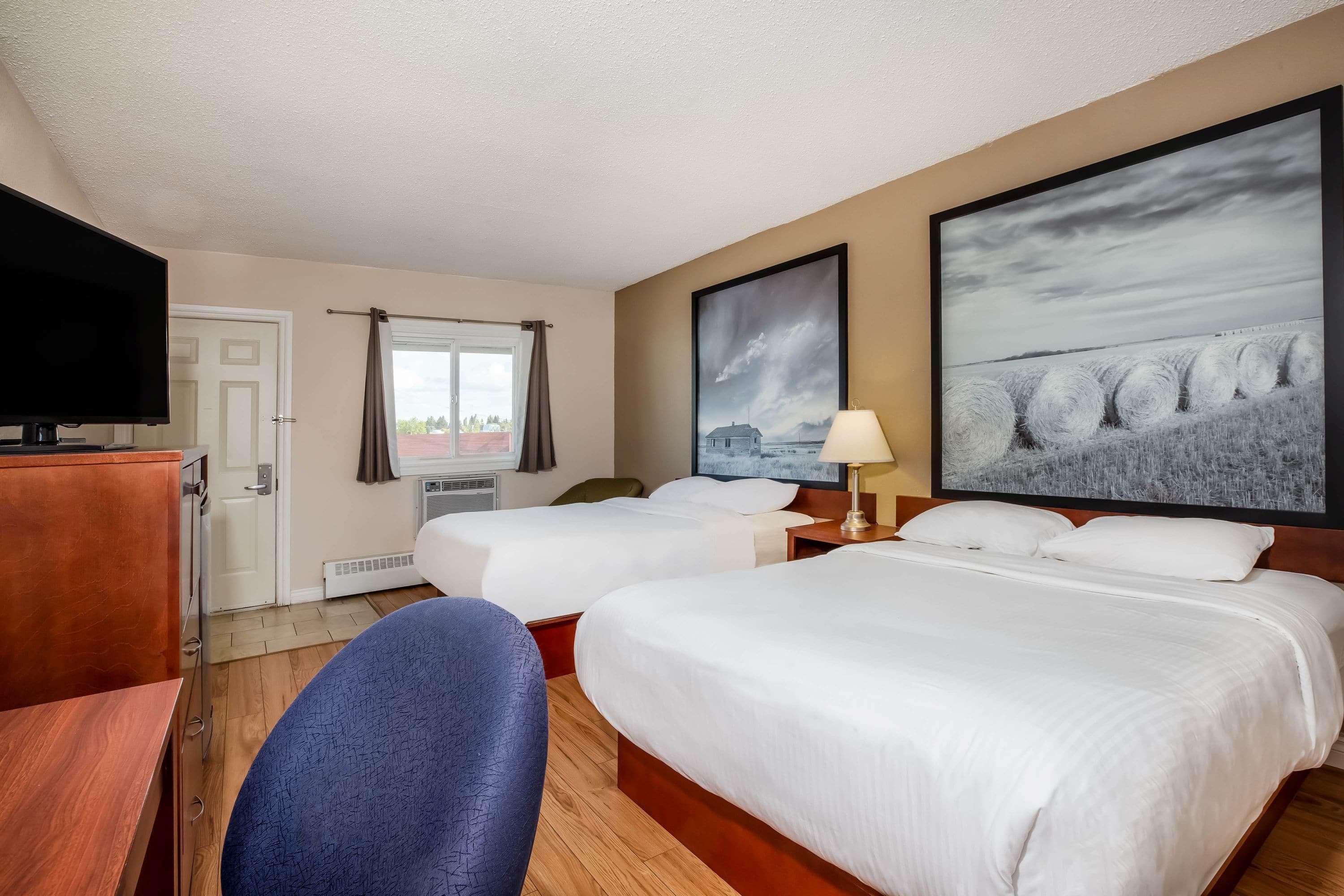 Super 8 By Wyndham Smoky Lake Exterior foto