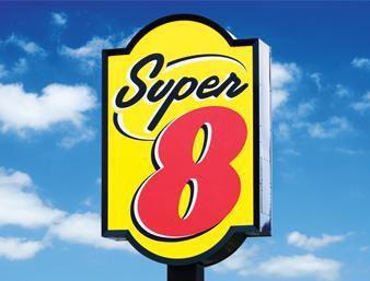 Super 8 By Wyndham Smoky Lake Exterior foto
